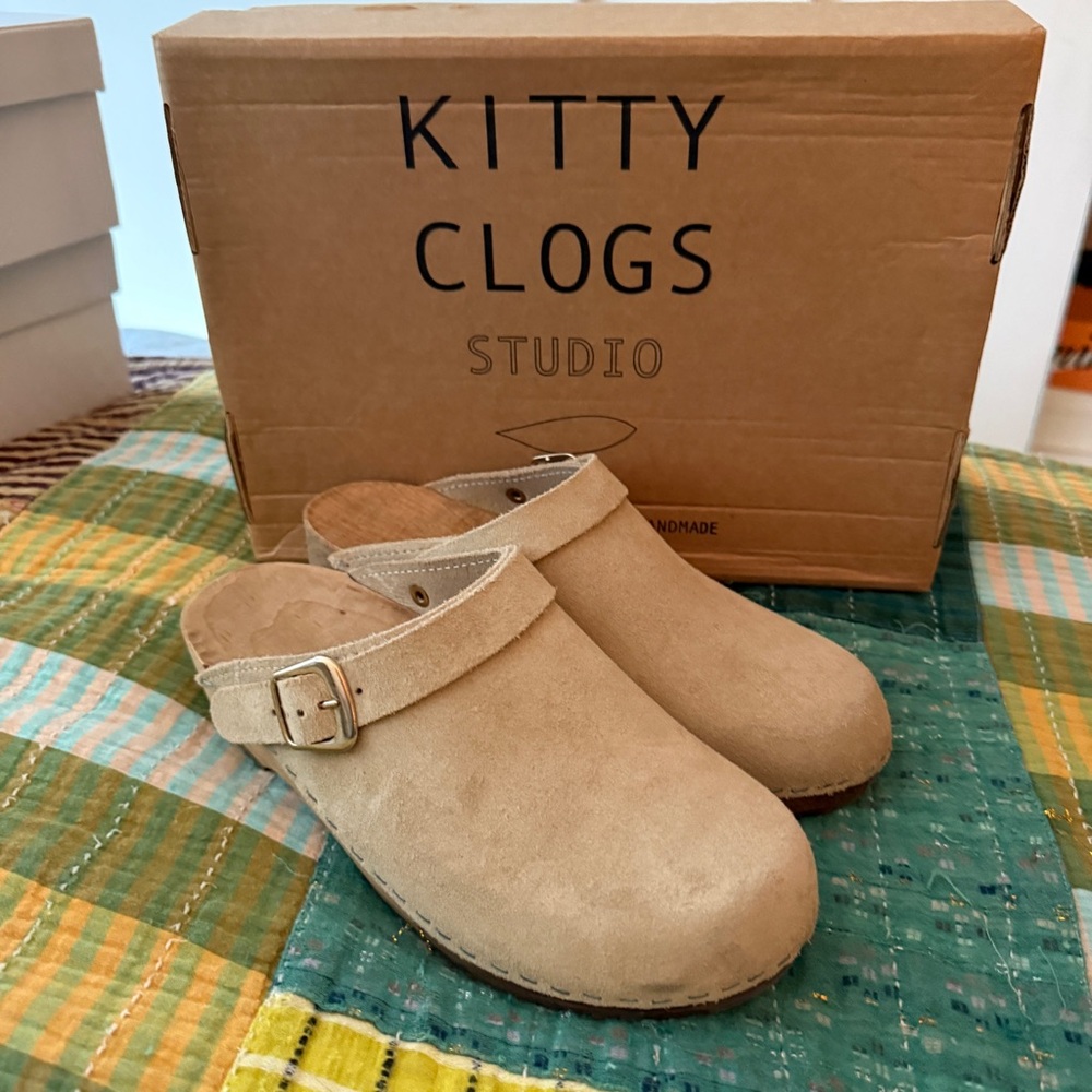 Kitty Clogs Studio Oat Colored Suede Clogs